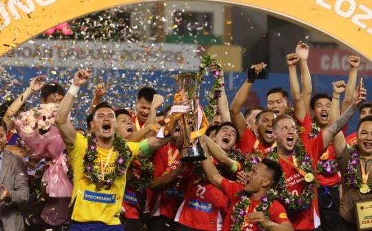 CA TPHCM vô địch Cúp Quốc gia 2025/26 sau chiến thắng 2-1 trước Ninh Bình