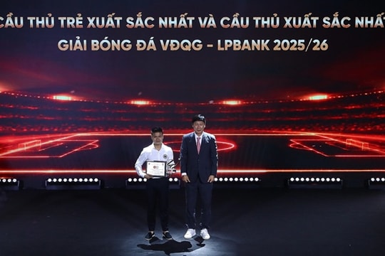 Nguyễn Quang Hải giành danh hiệu Cầu thủ xuất sắc nhất V-League 2025/26
