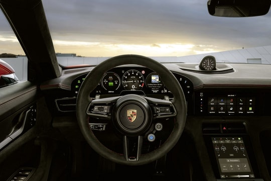 Porsche Taycan 2027 trang bị tính năng E-Shift giả lập cảm giác sang số và âm thanh động cơ trên xe điện