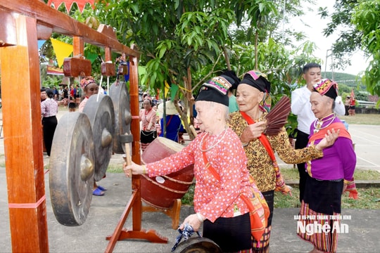 Tưng bừng lễ hội mừng lúa mới của bản Thái miền Tây Nghệ An