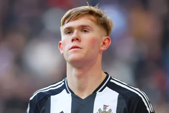MU nhắm Lewis Hall với giá 50 triệu bảng: Lời giải cho bài toán hậu vệ trái tại Old Trafford