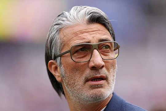 HLV Murat Yakin và tuyệt tác thay người: Thụy Sĩ đè bẹp Bosnia 4-1