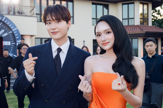 Hương Giang hội ngộ nam diễn viên Lee Jong Suk tại sự kiện ở Hàn Quốc