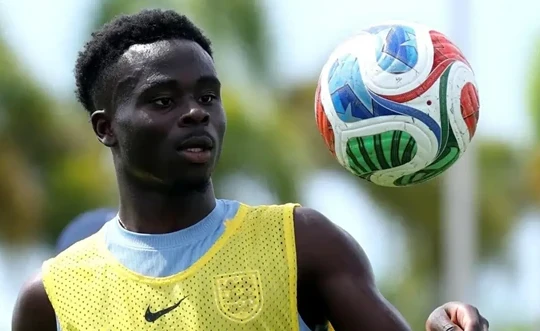 Thomas Tuchel xác nhận lộ trình tái xuất của Bukayo Saka tại World Cup 2026