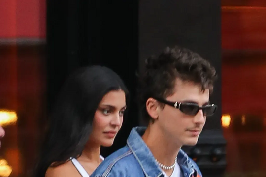 Kylie Jenner và Timothée Chalamet gây ấn tượng với trang phục Chrome Hearts tại chung kết NBA