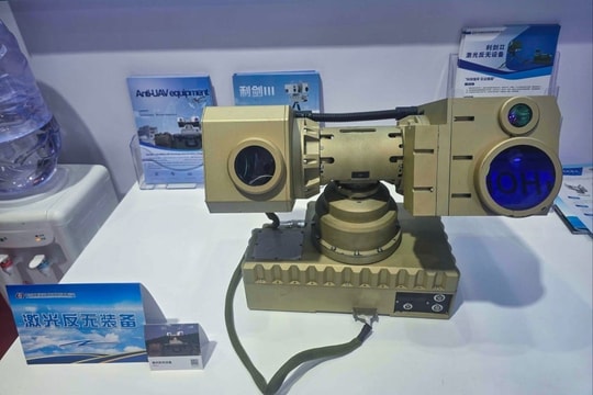 Trung Quốc ra mắt vũ khí laser vác tay Lijian chuyên đánh chặn drone