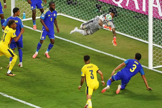Eloy Room cân bằng kỷ lục 15 pha cứu thua tại World Cup và điểm tựa từ bóng hồng Zorana