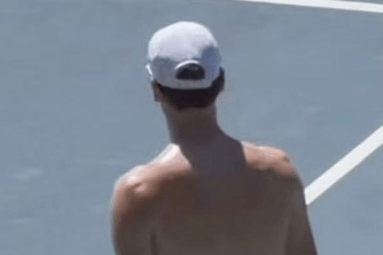 Jannik Sinner dùng vũ khí công nghệ giải mã cơn khủng hoảng thể lực trước Wimbledon 2026