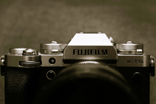 Fujifilm X-T6 lộ diện: Nâng cấp pin NP-W255 và hệ thống lấy nét AI vượt trội