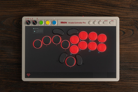 8BitDo Arcade Controller Pro: Đột phá với màn hình tích hợp và khả năng tùy biến cho game thủ