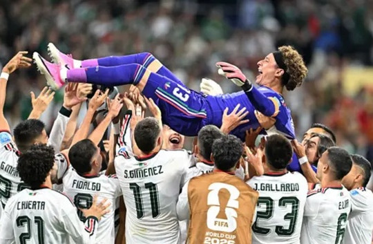 Mexico đè bẹp CH Séc 3-0: Kỷ lục vô tiền khoáng hậu của Guillermo Ochoa