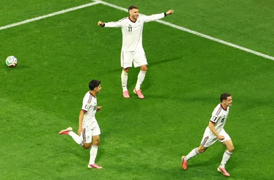 Mexico đè bẹp CH Séc 3-0: Kỷ lục của Guillermo Ochoa và bi kịch của Tomas Soucek