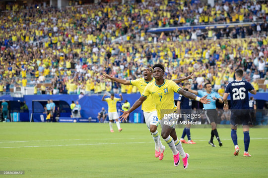 Brazil thắng Scotland 3-0: Vinicius Junior lập kỷ lục và màn tái xuất của Neymar