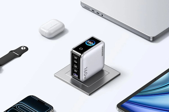Ugreen Nexode Pro 160W: Sức mạnh sạc đa cổng kèm màn hình thông minh với mức giá cạnh tranh