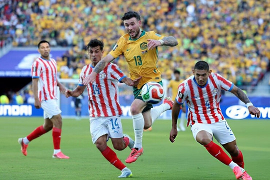 Australia giành vé vào vòng knock-out World Cup sau trận hòa kịch tính với Paraguay