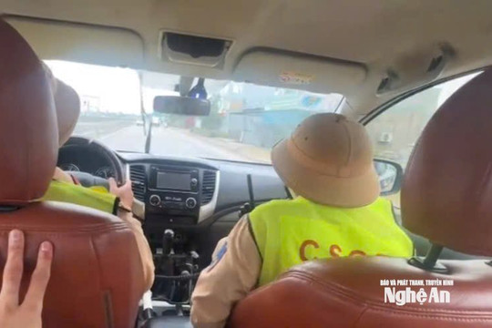 Cảnh sát giao thông mở "đường ưu tiên", chạy đua với thời gian cứu 2 ngón tay bé gái