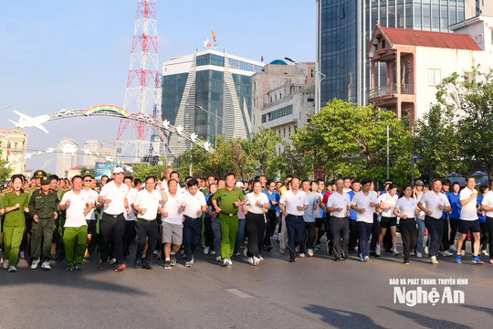 Nghệ An tổ chức chạy phong trào hưởng ứng 'Chung một quyết tâm xây dựng xã, phường không ma túy'