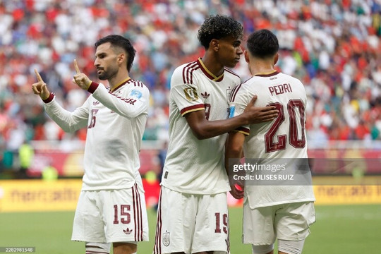 Tây Ban Nha giữ ngôi đầu để né Argentina, Cape Verde viết kỳ tích tại World Cup