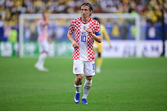 Luka Modric lập kỷ lục lịch sử, đưa Croatia vào vòng knock-out World Cup