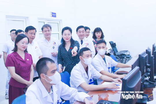 Đoàn đại biểu Quốc hội tỉnh giám sát việc thực hiện chính sách về khoa học, công nghệ và đổi mới sáng tạo tại Bệnh viện Ung bướu Nghệ An
