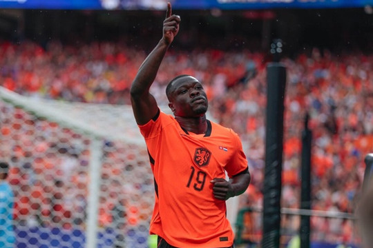 MU và Chelsea gia nhập cuộc đua chiêu mộ Brian Brobbey với giá 55 triệu euro