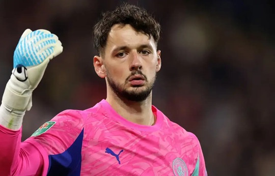 Newcastle United dẫn đầu cuộc đua chiêu mộ thủ thành James Trafford từ Man City