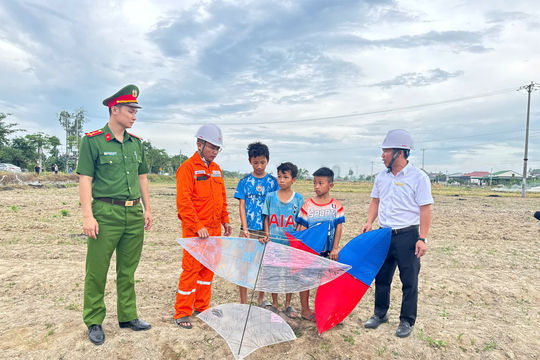 Hiểm họa khôn lường khi thả diều gần đường dây điện