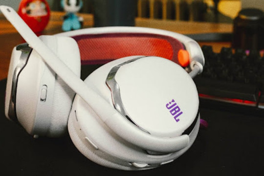Chi tiết JBL Quantum Series thế hệ mới: Đột phá với driver carbon và pin thay nóng