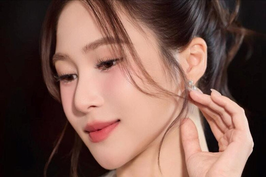 Hương Tràm ở tuổi 31: Hành trình từ hào quang sớm đến bản lĩnh tự chữa lành