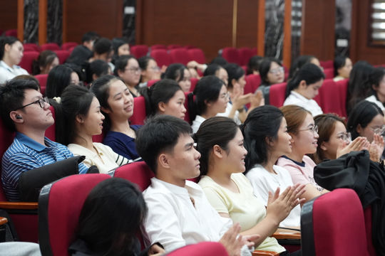 Ngày hội việc làm tại Đại học Vinh: Hàng ngàn cơ hội tuyển dụng cho sinh viên