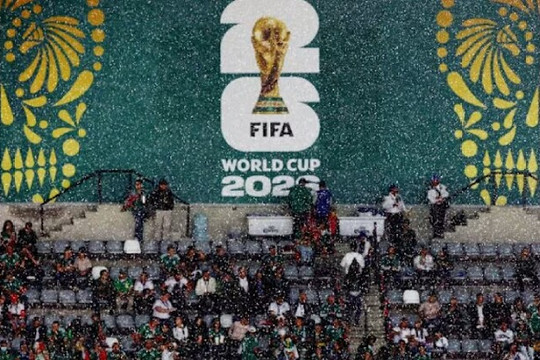 Trận Mexico gặp Ecuador tại World Cup 2026 tạm hoãn vì sét đánh quanh sân Azteca