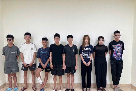 Công an TP Hà Nội khởi tố nhóm thanh niên mang hung khí náo loạn đường phố