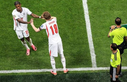Tuyển Anh ngược dòng nghẹt thở: Dấu ấn Thomas Tuchel và bản năng sát thủ của Harry Kane