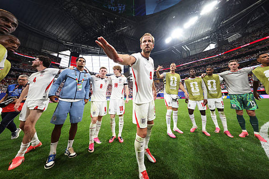Harry Kane giải cứu tuyển Anh: 75 phút thảm họa và bài toán chiến thuật của Thomas Tuchel