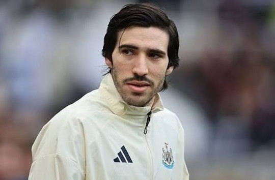 Tottenham phá kỷ lục chiêu mộ Sandro Tonali: Tham vọng hồi sinh từ đống đổ nát