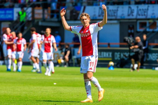 Manchester United nhắm viên ngọc Mika Godts thay thế thương vụ 112 triệu bảng