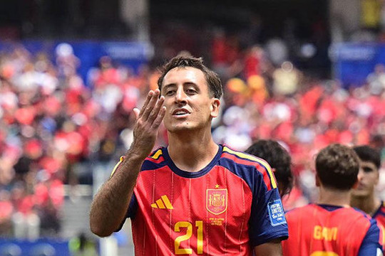 Mikel Oyarzabal: Từ "thần tài" chung kết đến cỗ máy ghi bàn thượng hạng của Tây Ban Nha