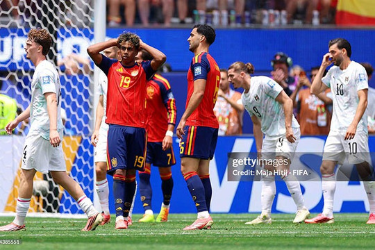 Tây Ban Nha đè bẹp Áo 3-0: Oyarzabal rực sáng đưa La Roja vào tứ kết World Cup