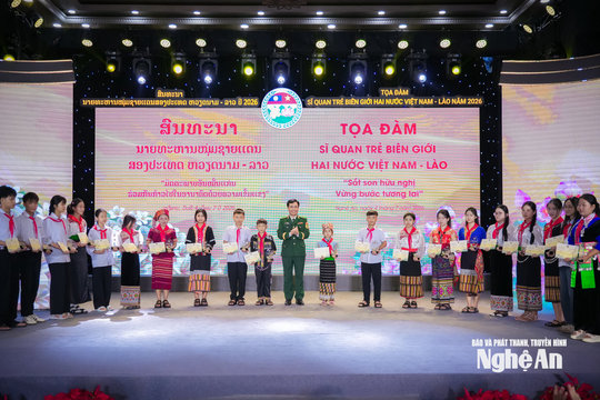 Giao lưu sĩ quan trẻ biên giới Việt Nam - Lào: "Sắt son hữu nghị - Vững bước tương lai"