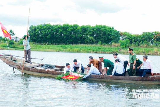Lãnh đạo tỉnh Nghệ An dâng hoa, dâng hương tri ân các Anh hùng liệt sĩ tại Quảng Trị