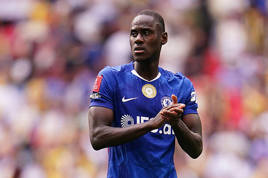 Como gửi đề nghị 30 triệu euro cho Trevoh Chalobah: Chelsea vẫn giữ thái độ cứng rắn