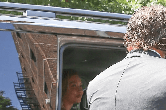 Gigi Hadid diện váy Wiederhoeft 381 triệu đồng dự đám cưới Taylor Swift