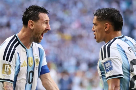 Argentina hạ Cape Verde 3-2: Messi rực sáng, sẵn sàng đại chiến Salah tại vòng 1/8 World Cup