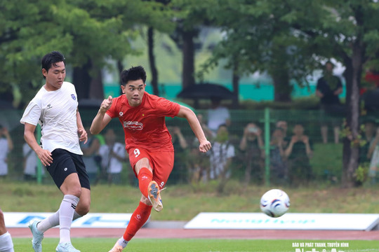 Đình Bắc ghi bàn, tuyển Việt Nam thắng đậm Siheung FC (Hàn Quốc)