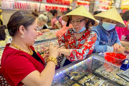 Giá vàng hôm nay 7/7/2026: Giá vàng SJC, nhẫn 9999 và giá vàng thế giới thứ Ba