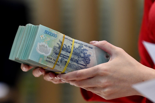 Lãi suất ngân hàng 6/7/2026: Techcombank giảm mức cộng thêm, PVcomBank duy trì mốc 10%