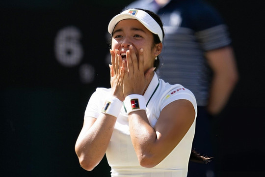 Alexandra Eala hạ gục Iga Swiatek: Cú sốc lịch sử của tennis Đông Nam Á tại Wimbledon