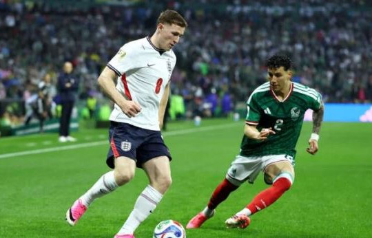Man Utd và bài học từ Elliot Anderson: Khi sự tỉnh táo của INEOS đối mặt với khoảng trống tuyến giữa