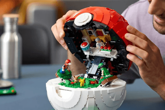 LEGO Pokémon 72154: Khám phá bộ Poké Ball 2.343 mảnh ghép với thiết kế diorama độc đáo