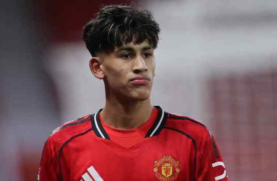 JJ Gabriel: Viên ngọc quý 15 tuổi sẵn sàng phá kỷ lục 76 năm tại Manchester United